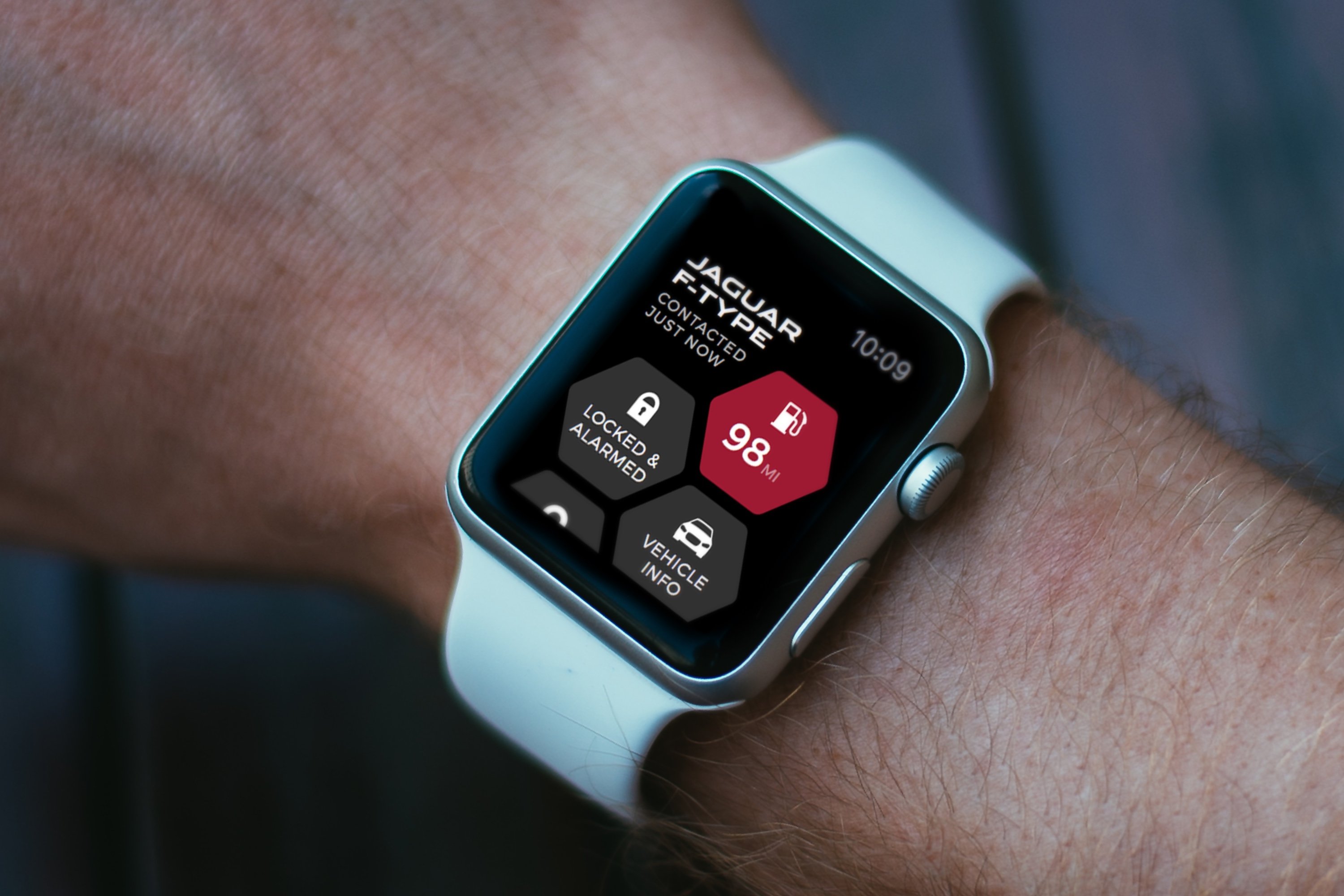 Jaguar Land Rover app on smart watch